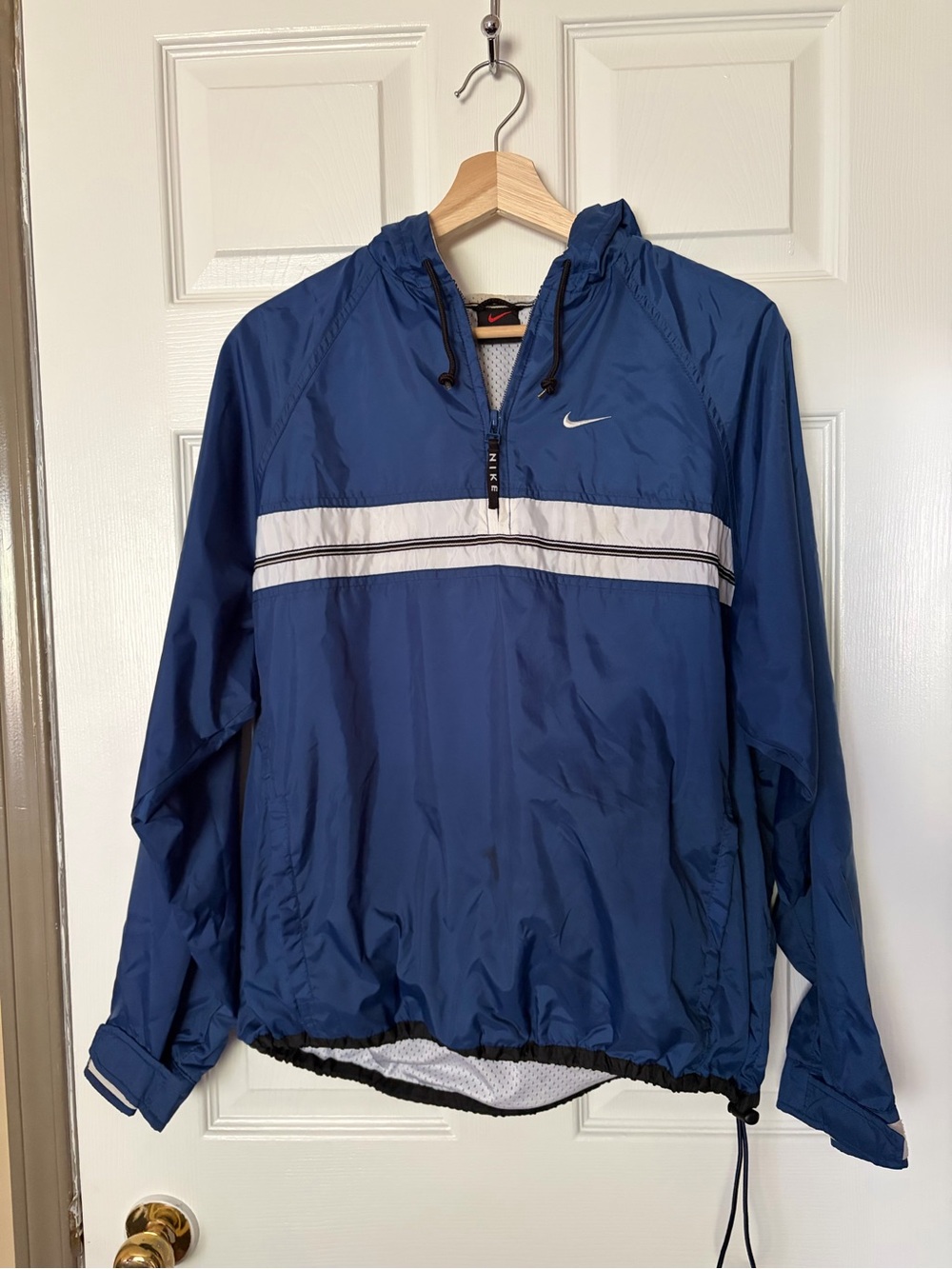 VINTAGE Nike Men's Navy Windbreaker